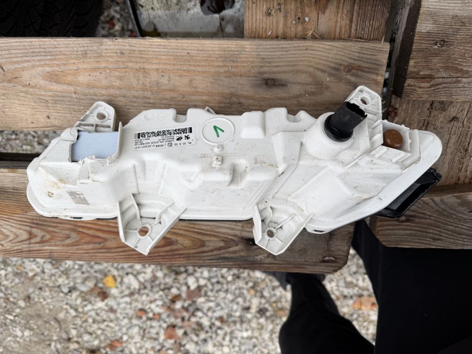 Халоген Peugeot 208/508