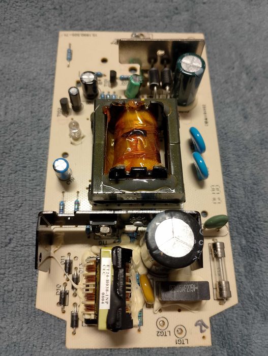 Продавам платка за зарядно Makita, работеща.