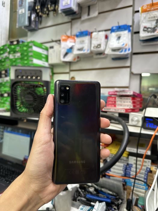 Samsung A41 память: 4/64GB продается
