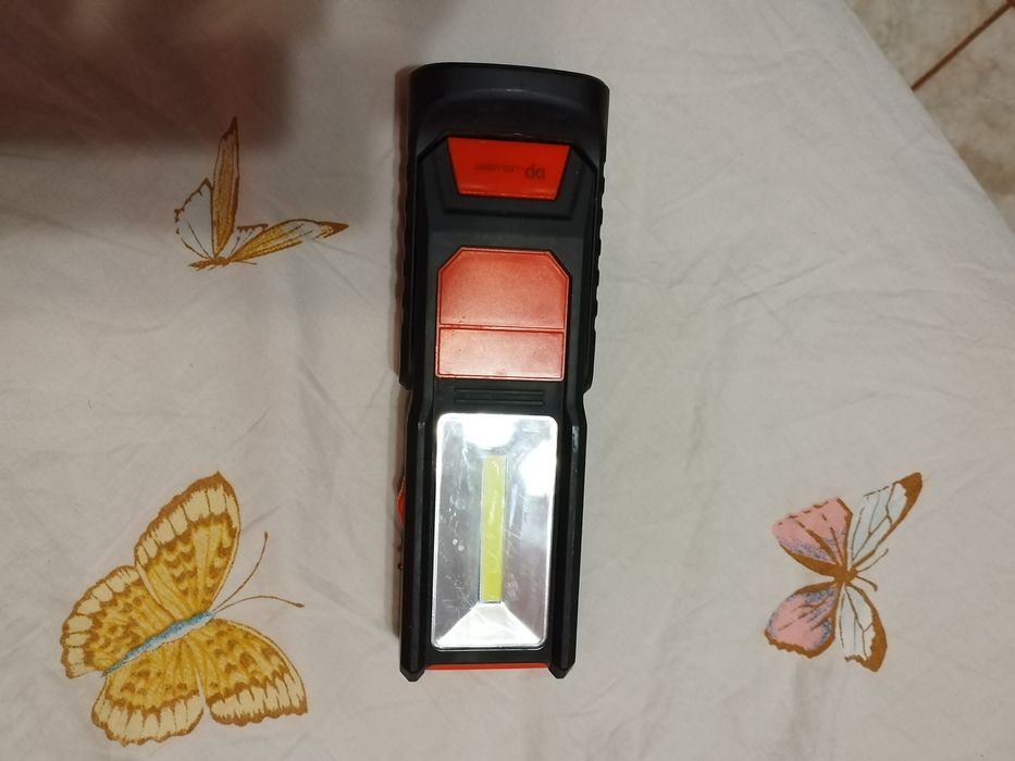 Фенер с магнит зареждащ се