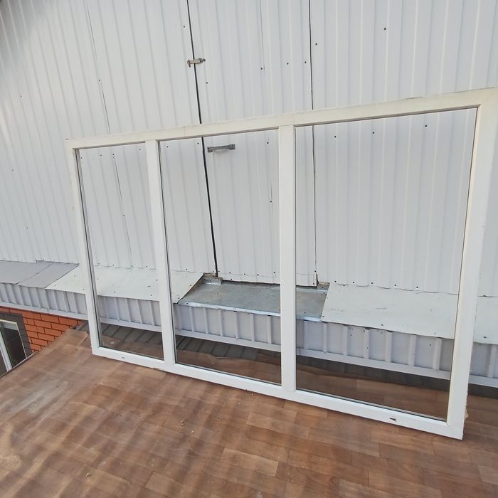 Продам пластиковую окну