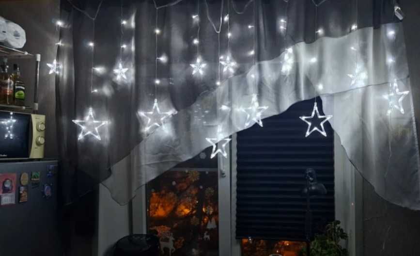 Гирлянды «Созвездие» , «Снежинки».