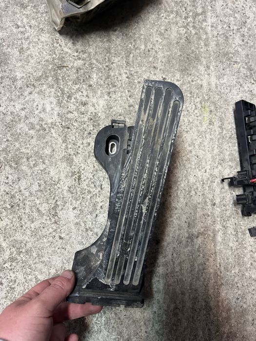 pedala acceleratie touran 1,9 tdi