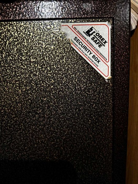 Сейф металлический