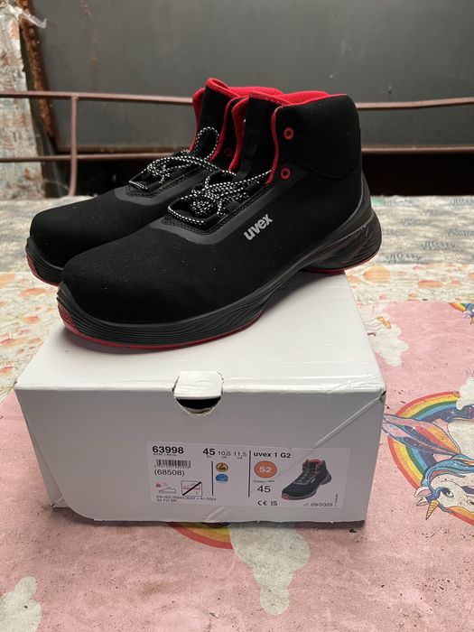 Vand bocanci protectie Uvex marimea 45