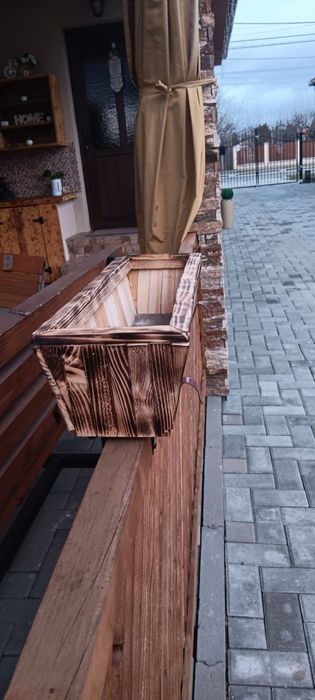 ghiveci de flori,gard ornamental din lemn