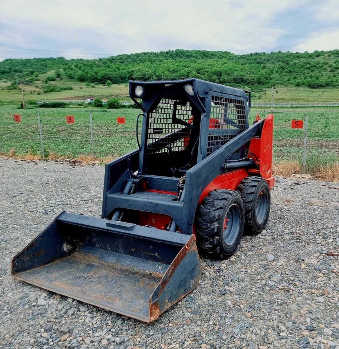 Inchiriez Excavator 3.5t si 8.5t Dumper 6 t Bobcat Cilindru compactor