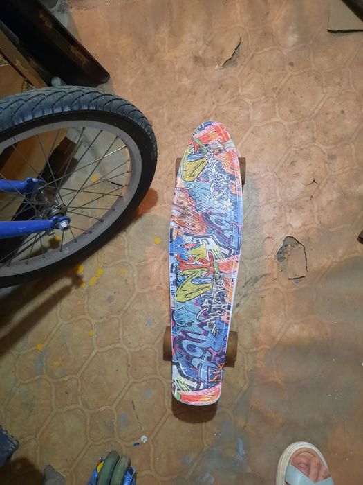 Самокат и скейт .