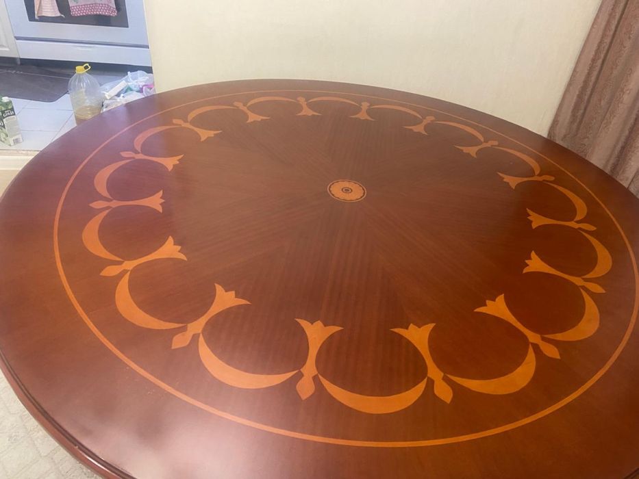 Продам круглый стол