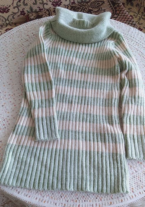 Дамски блузон - нов.Голям ръчно плетен пуловер - нов