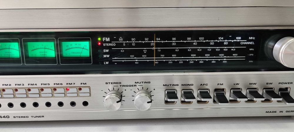 Tuner radio Dual CT 1440 analog retro 1979 vumetre ace pt amplificator