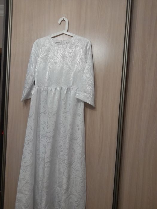 Продам женское  национальное базовое белое платье