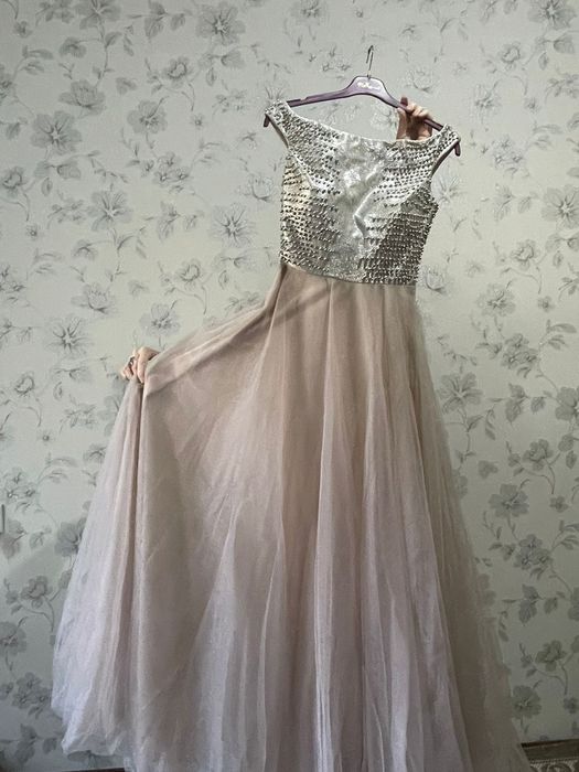 Платье вечернее.