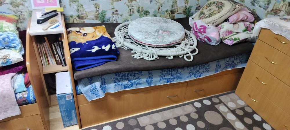 Продам кровать с матрасом и ящиками