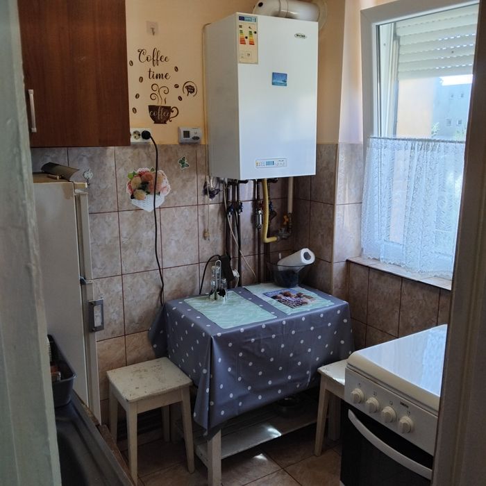 Închiriez apartament cu 2 camere