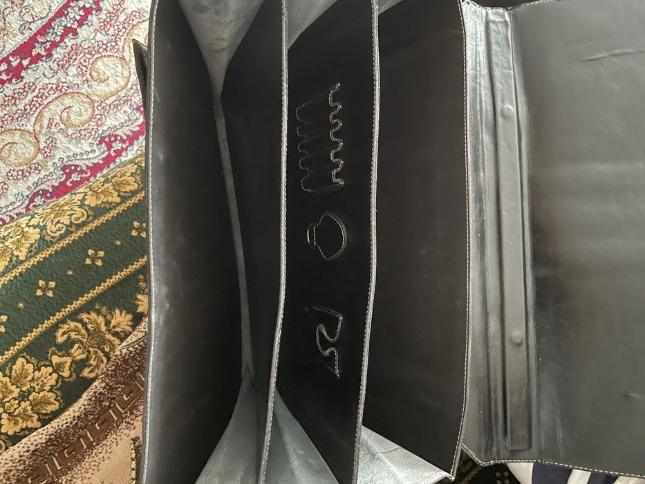 Продам портфель кожзаменитель