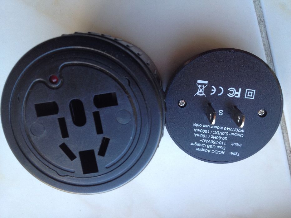Adaptor charger valabil pentru orice priza