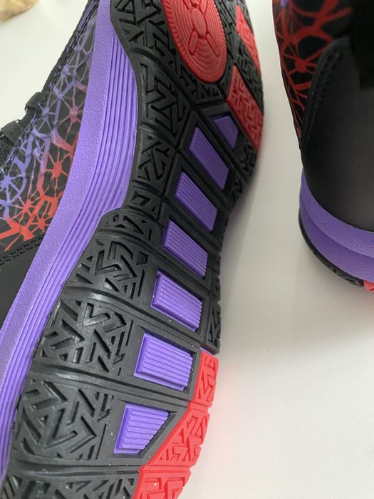 Adidasi baschet 42-43