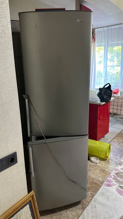 Продам холодильник LG