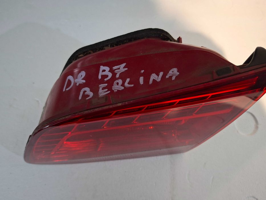 Stop interior LED dreapta   Volkswagen Passat B7 Berlina