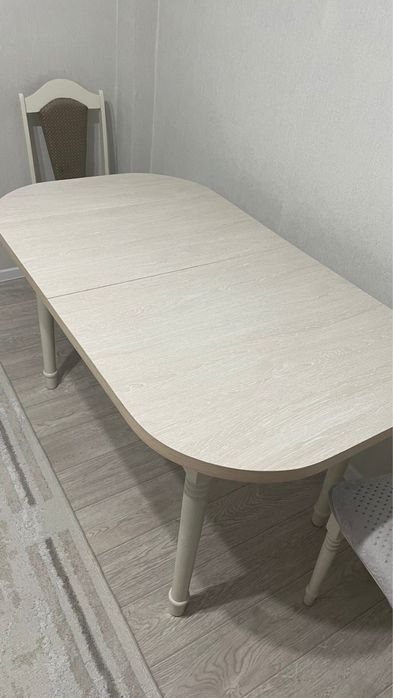 Продам кухонный стол со стульями