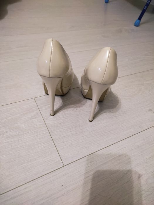 Женские лакированные туфли