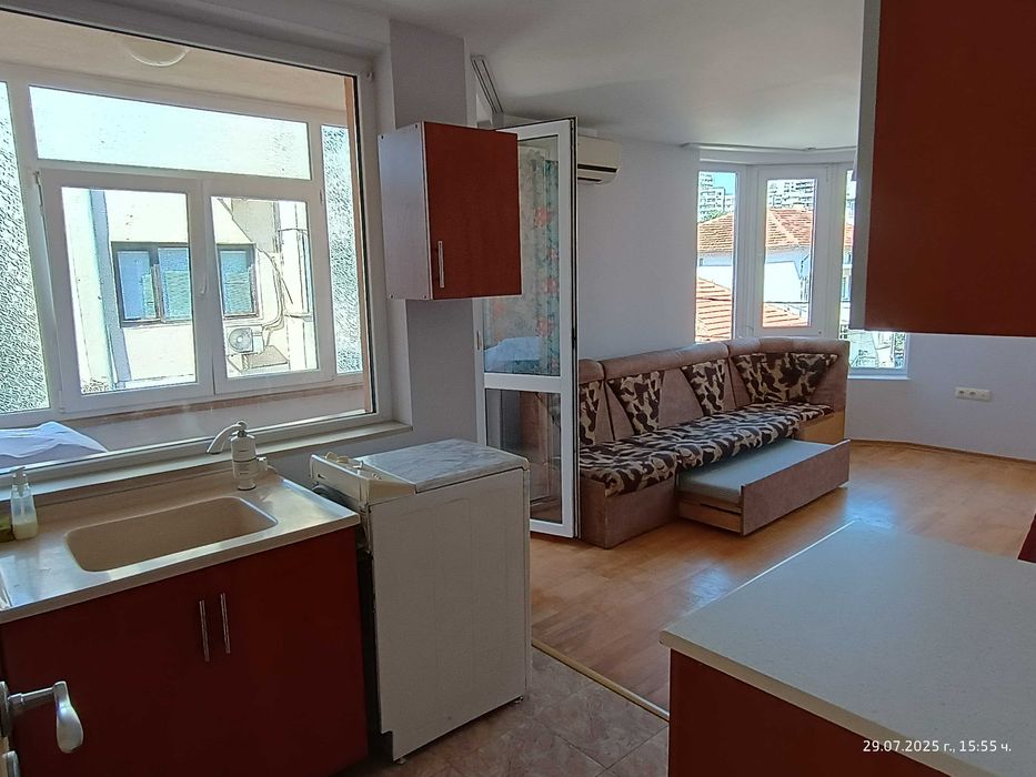 Дава се под наем Двустаен апартамент в Варна, ХЕИ - 55 кв.м за 357 € - Снимка #1