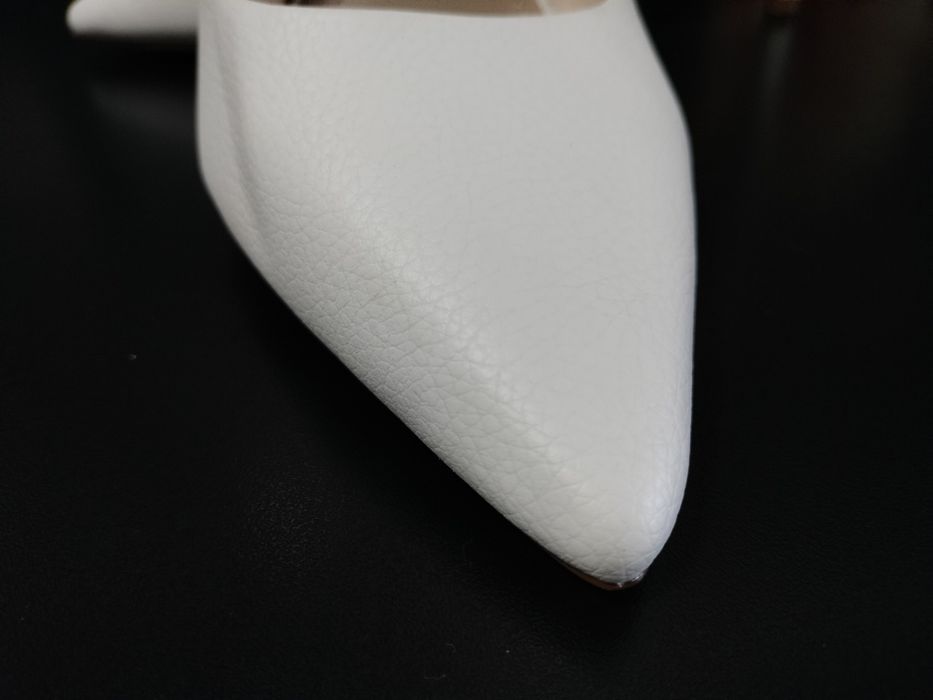 Pantofi albi Stiletto