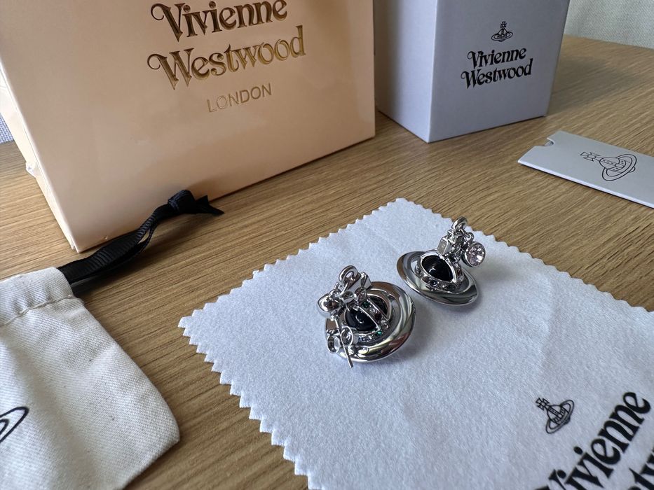 Cercei Vivienne Westwood ”world’s end orb”, bilă neagra + argintiu