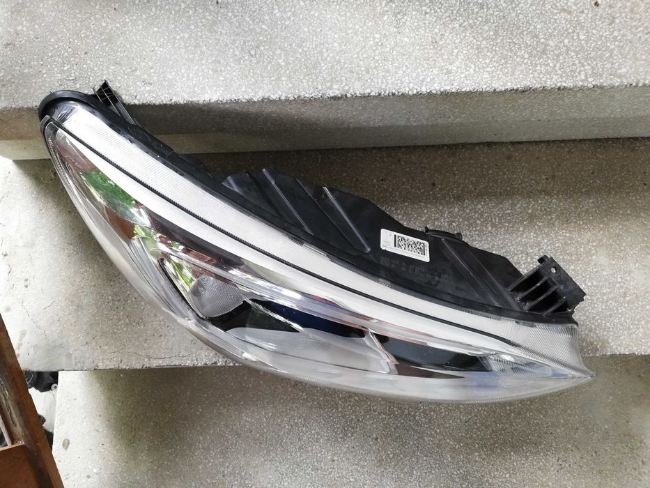 Фар Форд Фокус LED десен/Фар Ford Focus Оригинален