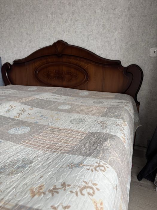 Продам двуспальную кровать