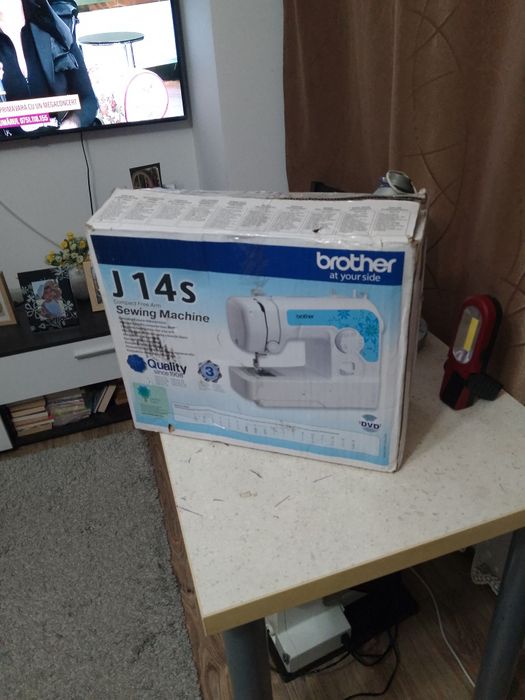 Mașină de cusut electrica cu pedala și zig zag originala Brothers