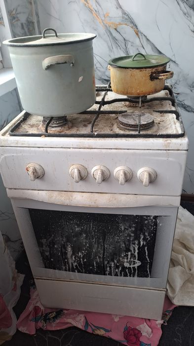 Продаётся газ плита договорной