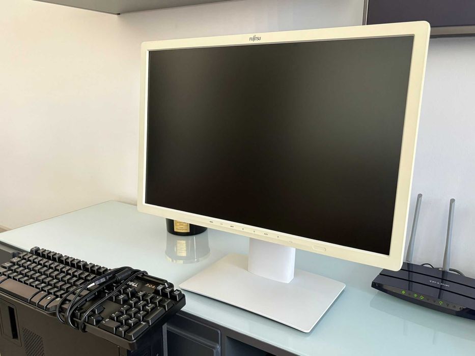 Unitate PC i3, 8GB RAM + Monitor 24'' widescreen