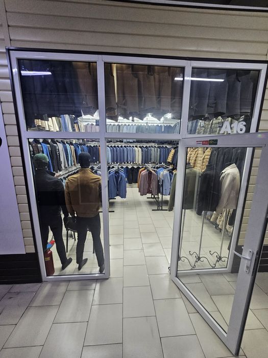 Продаётся бутик с товаром , точка наработаная.