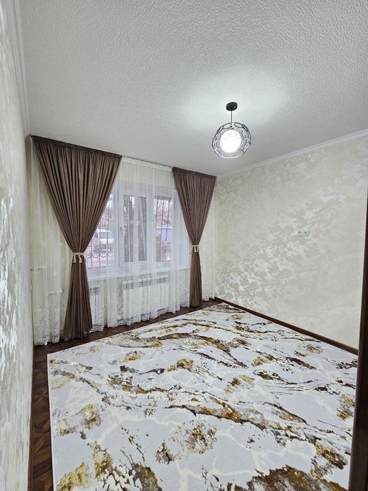 Продаётся люкс 77-серия 2х комнатная квартира 1-этаж 6-веранда Мархабо