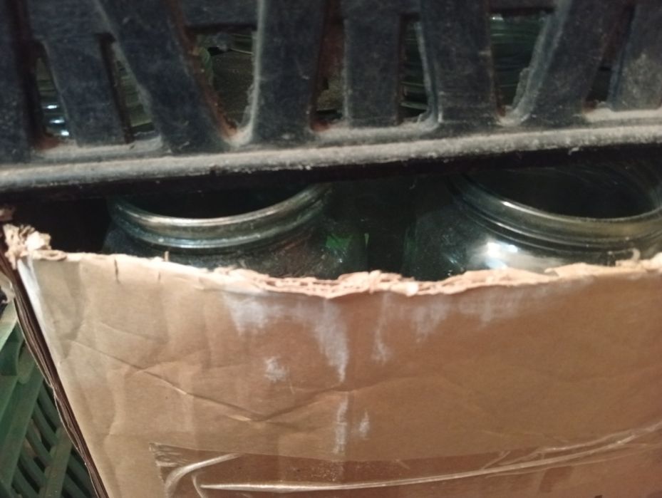 Подарявам буркани