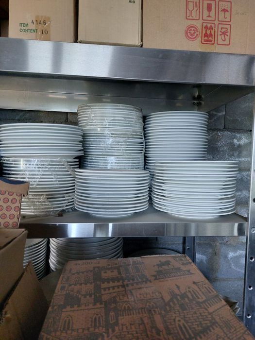 Тарелки, стаканы