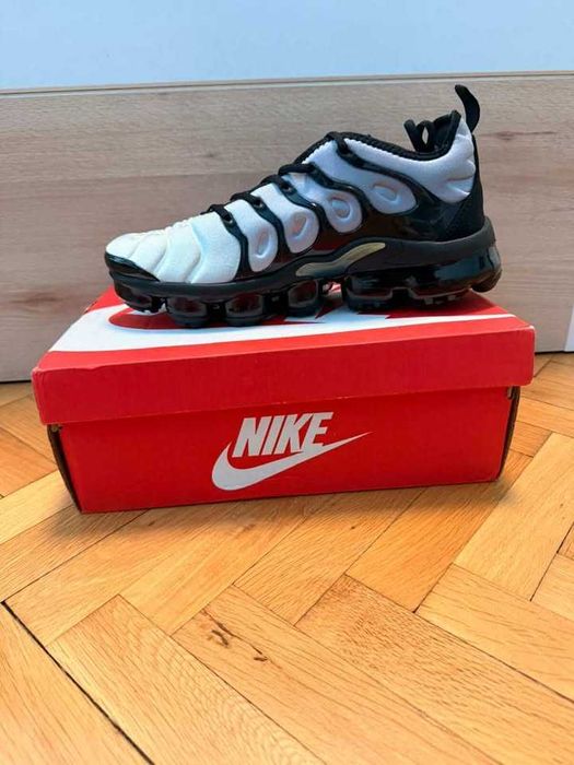 Обувки Nike AIR VAPORMAX PLUS