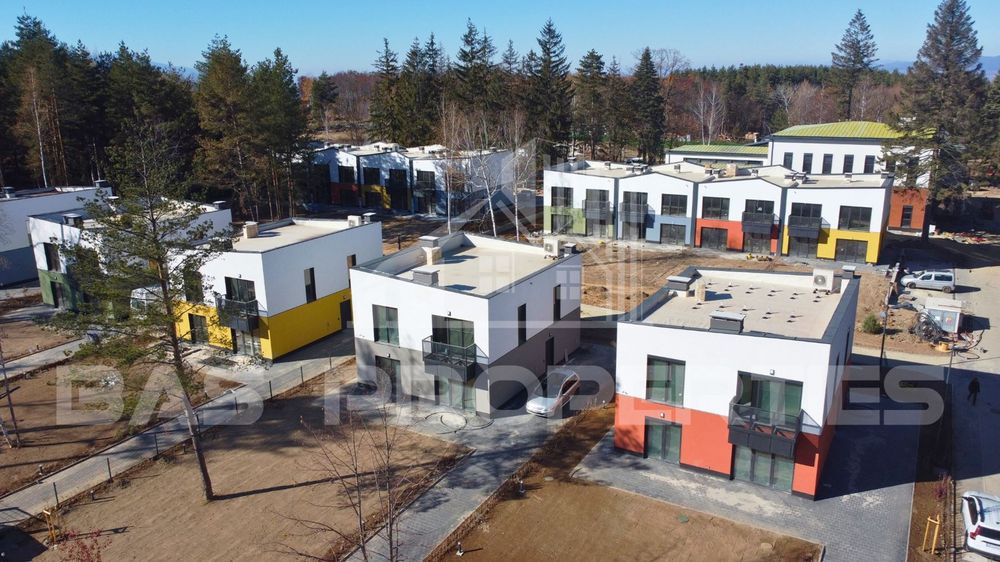 Продава се Къща в с. Вакарел, Област София-област - 219 кв.м за 1380 €/кв.м - Снимка #4