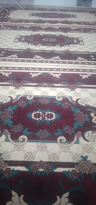 Ковер в хоршем состояние