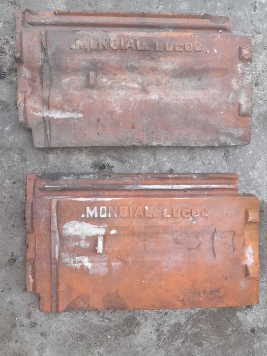 Țiglă veche, pietriș alb