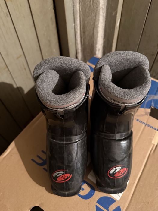 Продавам ски обувки детски