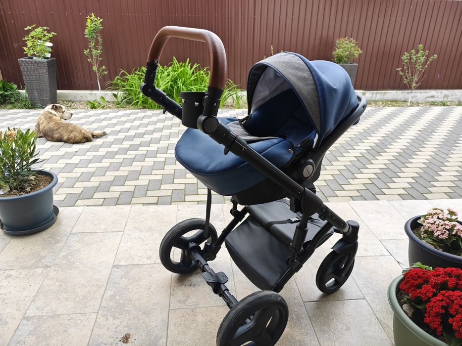 Vând cărucior Krausman 3 in 1 complet de accesorii