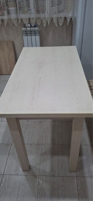 Кухонный стол.