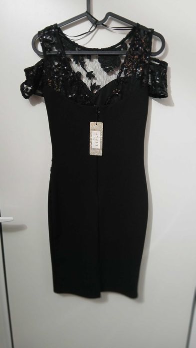 Черна рокля с дантелени акценти – Lipsy London