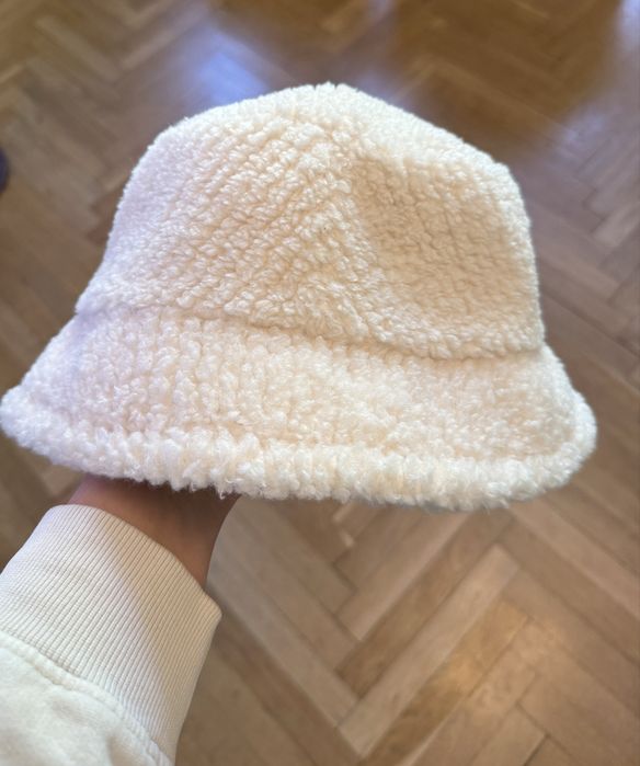 Шапка Teddy White на Under the sun