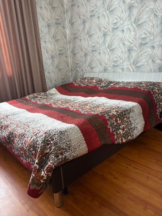 кровать двуспальная