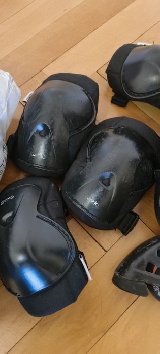 Vând role ajustabile + set protecție + cască 
Role cu