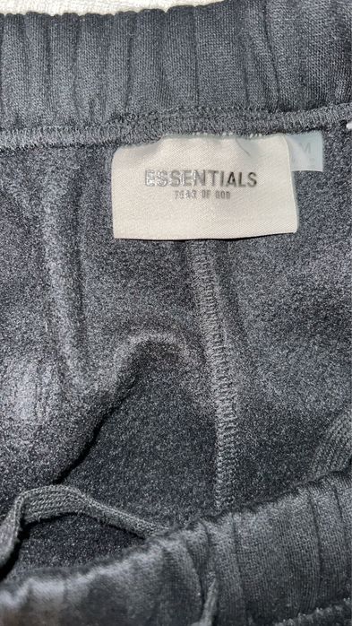 Essentials комплект чисто нов